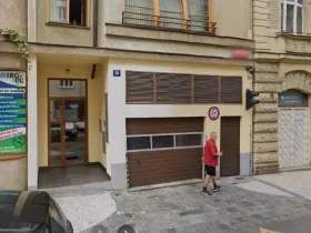 Pronájem garážového stání, Praha - Smíchov, Jindřicha Plachty, 15 m2