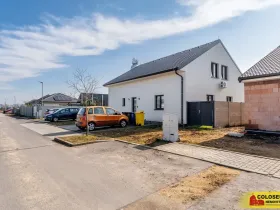 Prodej bytu 2+kk, Hrádek, 43 m2