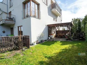 Prodej bytu 2+kk, Zbuzany, Lomená, 61 m2