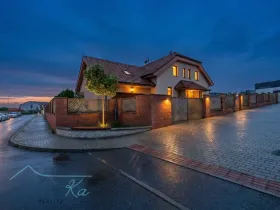 Prodej rodinného domu, Hostivice, Liliová, 392 m2