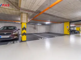 Pronájem garážového stání, Praha - Hrdlořezy, V třešňovce, 13 m2