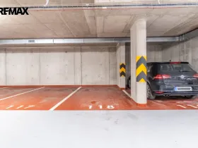 Pronájem garážového stání, Praha - Hrdlořezy, V třešňovce, 13 m2