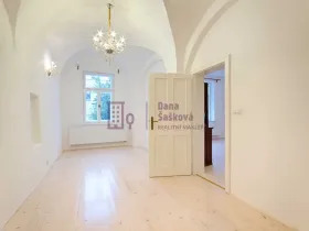 Pronájem bytu 2+1, Jindřichův Hradec - Jindřichův Hradec I, nám. Míru, 71 m2