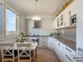 Prodej bytu 3+1, Hustopeče, Masarykovo nám., 72 m2