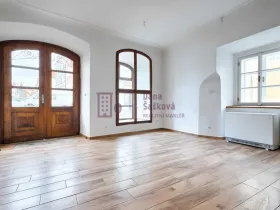 Pronájem restaurace, Jindřichův Hradec - Jindřichův Hradec I, nám. Míru, 50 m2