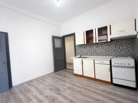 Pronájem bytu 1+1, Karlovy Vary, K. Čapka, 46 m2