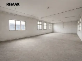 Pronájem obchodního prostoru, Praha - Horní Počernice, Komárovská, 66 m2