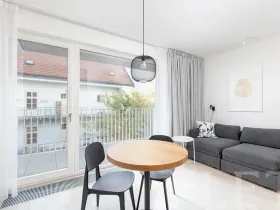 Pronájem bytu 1+kk, Praha - Karlín, Křižíkova, 28 m2