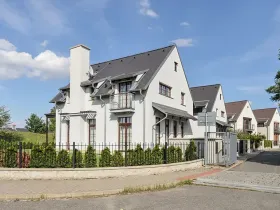 Pronájem vily, Praha - Benice, Žitavská, 173 m2