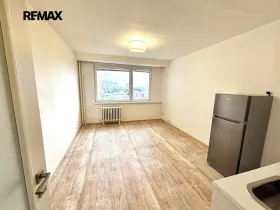 Pronájem bytu 1+kk, Praha - Kobylisy, Kyselova, 26 m2