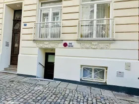 Prodej obchodního prostoru, Karlovy Vary, Zámecký vrch, 111 m2