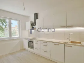 Pronájem bytu 2+1, Praha, Dubečská, 73 m2