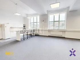 Pronájem kanceláře, Zlín, Vavrečkova, 421 m2