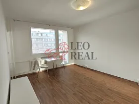 Pronájem bytu 1+kk, Praha - Podolí, Kaplická, 33 m2