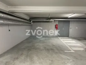 Pronájem garáže, Zlín, Plesníkova, 18 m2