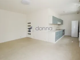 Pronájem bytu 1+kk, Praha, Hartigova, 36 m2