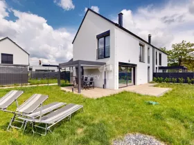 Prodej rodinného domu, Veleň, U Sluh, 150 m2