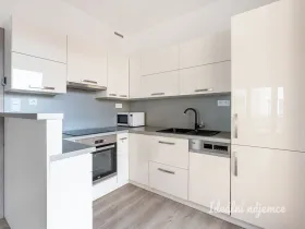 Pronájem bytu 2+kk, Praha - Vršovice, Petrohradská, 60 m2