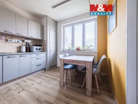 Prodej bytu 4+1, Větrušice, Jižní, 74 m2