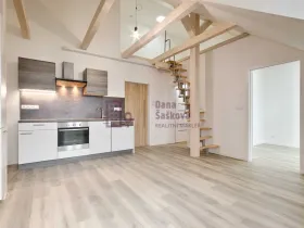 Pronájem bytu 2+kk, Jindřichův Hradec - Jindřichův Hradec I, nám. Míru, 49 m2