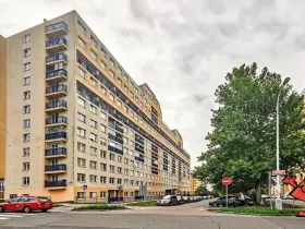 Pronájem garážového stání, Praha - Troja, Hnězdenská, 15 m2