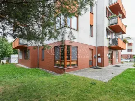 Prodej obchodního prostoru, Jesenice, Cedrová, 56 m2