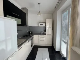 Pronájem bytu 2+1, Hradec Králové, třída SNP, 55 m2