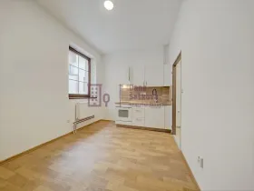 Pronájem bytu 1+kk, Jindřichův Hradec - Jindřichův Hradec I, nám. Míru, 16 m2