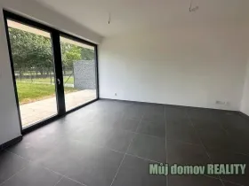 Pronájem obchodního prostoru, Praha - Satalice, 32 m2