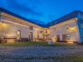 Prodej ubytování, Uzeničky - Černívsko, 590 m2
