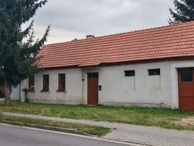 Pronájem skladu, Šumice, 141 m2