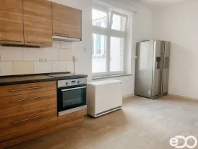 Pronájem bytu 2+1, Jindřichův Hradec, nám. Míru, 97 m2