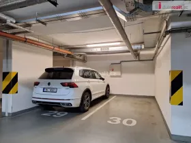 Pronájem garáže, Praha - Strašnice, Názovská, 12 m2