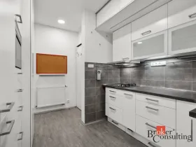 Prodej bytu 2+1, Praha - Bubeneč, V. P. Čkalova, 51 m2