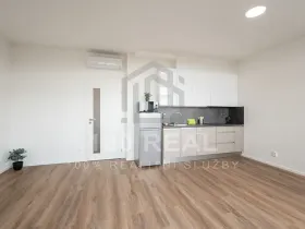 Pronájem bytu 1+kk, Pardubice, třída Míru, 37 m2
