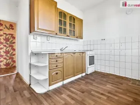Prodej bytu 3+1, Ostrov, Májová, 69 m2