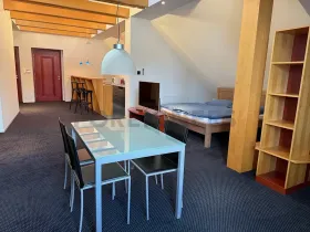 Pronájem bytu 2+1, Hradec Králové, Malé náměstí, 98 m2