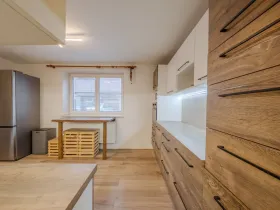 Prodej rodinného domu, Komňa, 182 m2