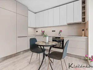 Prodej bytu 1+kk, Zlín - Malenovice, Pod Hradem I, 32 m2