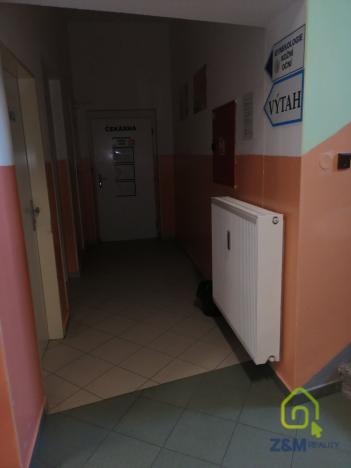 Pronájem obchodního prostoru, Sokolov, nábřeží Petra Bezruče, 26 m2