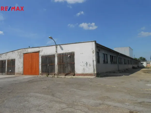 Pronájem výrobních prostor, Měnín, 1030 m2