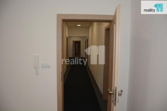 Pronájem kanceláře, Ostrov, Vančurova, 101 m2