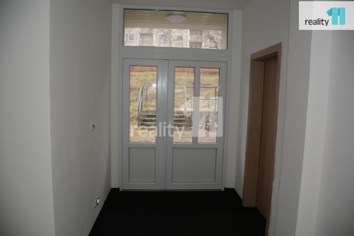 Pronájem kanceláře, Ostrov, Vančurova, 101 m2