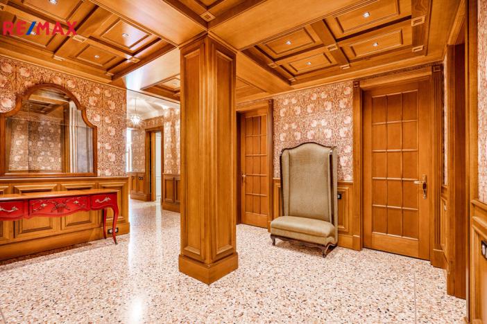 Prodej bytu 6+kk a větší, Karlovy Vary, U Imperiálu, 251 m2