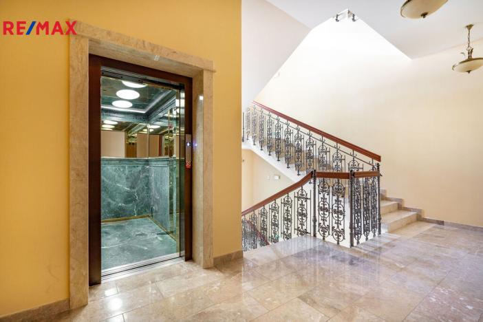 Prodej bytu 6+kk a větší, Karlovy Vary, U Imperiálu, 251 m2