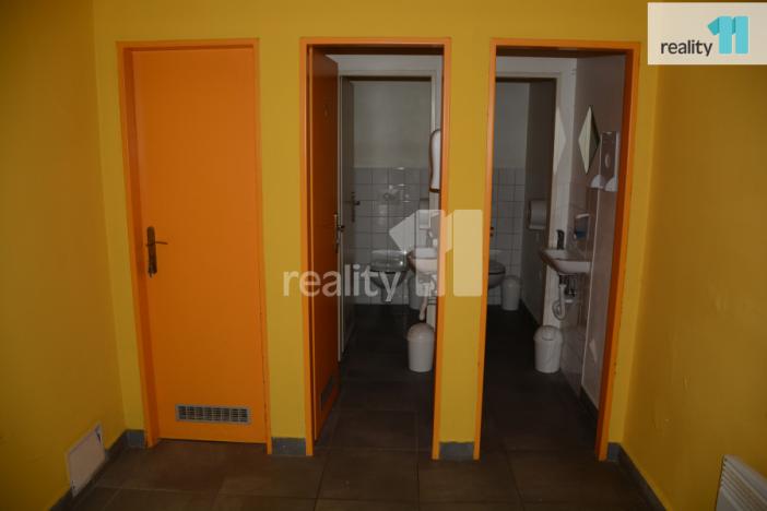 Prodej komerční nemovitosti, Karlovy Vary - Dvory, Chebská, 34 m2