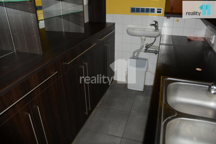 Prodej komerční nemovitosti, Karlovy Vary - Dvory, Chebská, 34 m2