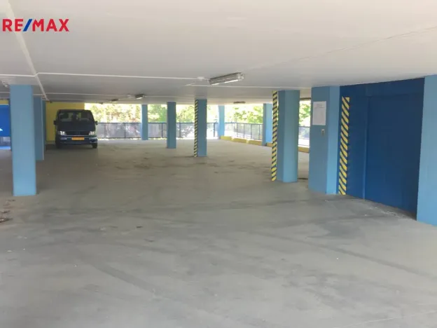 Pronájem garážového stání, Praha - Krč, Na strži, 15 m2