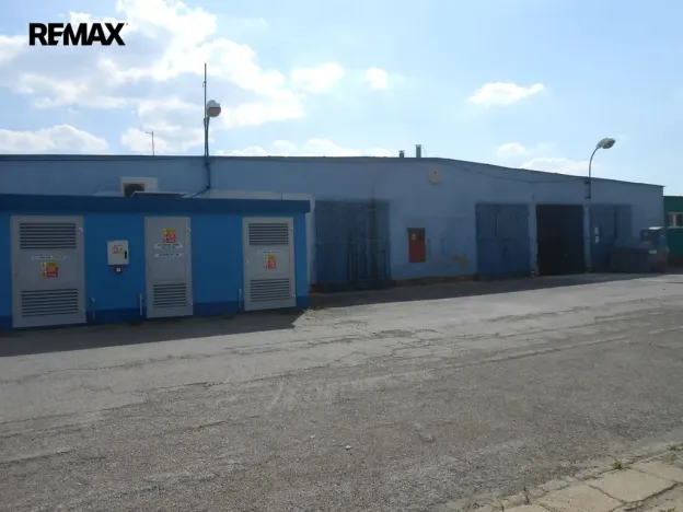 Pronájem výrobních prostor, Měnín, 2100 m2