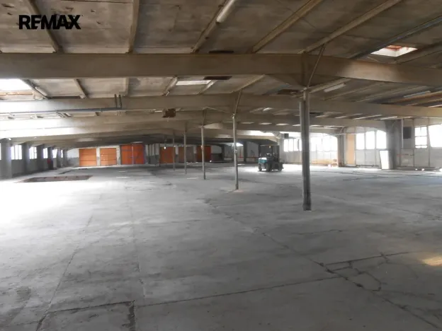 Pronájem výrobních prostor, Měnín, 2100 m2